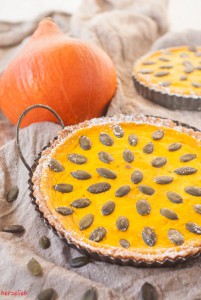Kürbiskuchen Rezept backen Tarte herzelieb (4) Ein Rezept für einen Kürbiskuchen, der in einer Tarteform gebacken wird.