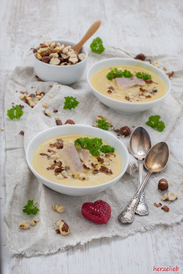 Dieses Rezept für eine Pastinakensuppe ist leicht nachzukochen.