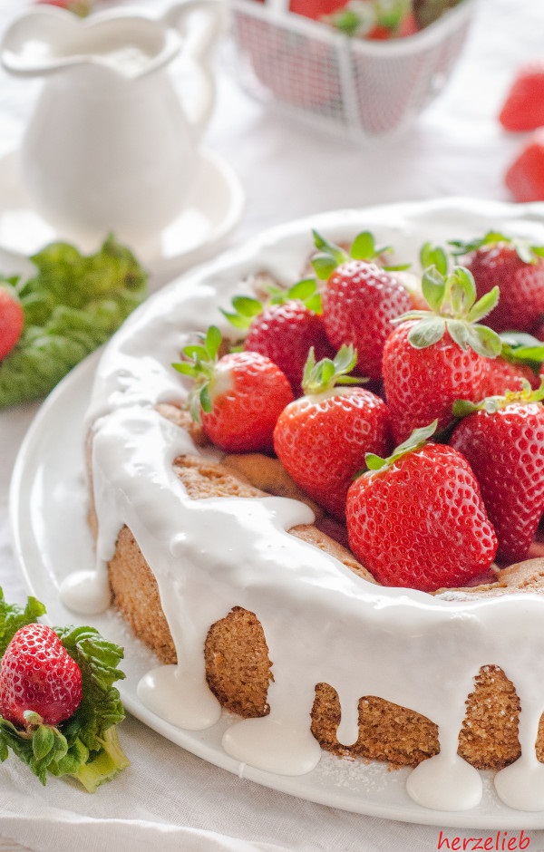 Erdbeer-Rhabarberkuchen - das einfachste Rezept
