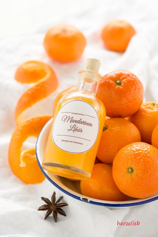 Selbstgemachter Mandarinenlikör - ein Geschenk aus der Küche