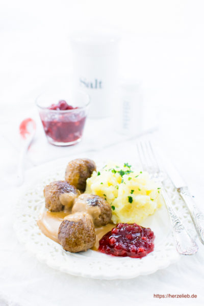 Schwedische Köttbullar Köttbullar mit brauner Soße und Kartoffelbrei