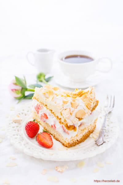 Nordfriesische Trümmertorte Trümmertorte mit Erdbeeren und knackigem Baiser