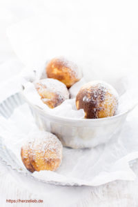 Aebleskiver - eine typische Spezialität aus Dänemark. Rezept von herzelieb