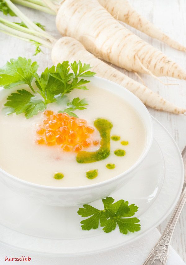 Petersilienwurzel-Cremesuppe mit Lachkaviar, ein Rezept