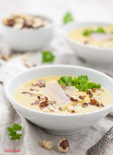 Rezept Pastinakensuppe mit Birne, Forelle und Haselnuss // Recipe parsnip soup