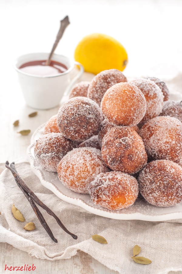Ein kinderleichtes Rezept für Quarkbällchen.