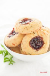 Herzhaftes Gebäck - Käse Engelsaugen mit herzhafter Tomatenmarmelade