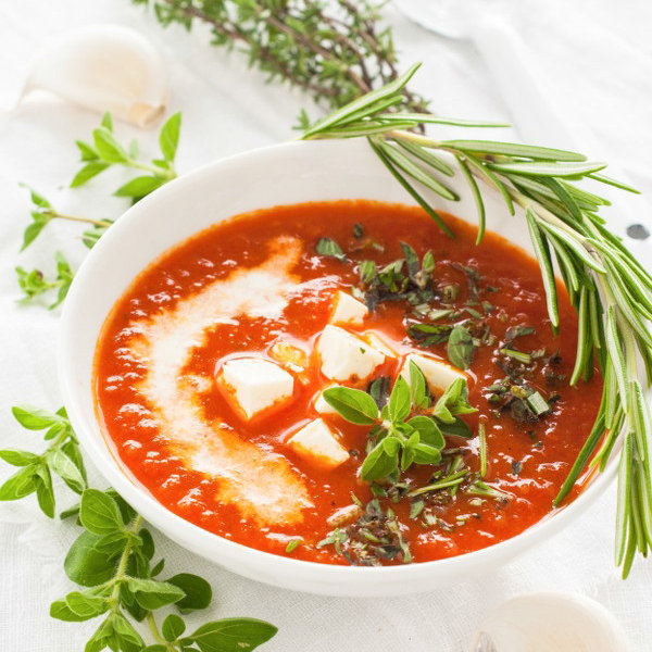 Pfirsich-Tomaten-Suppe mit Mozzarella - Im Sommer einfach gut! - herzelieb