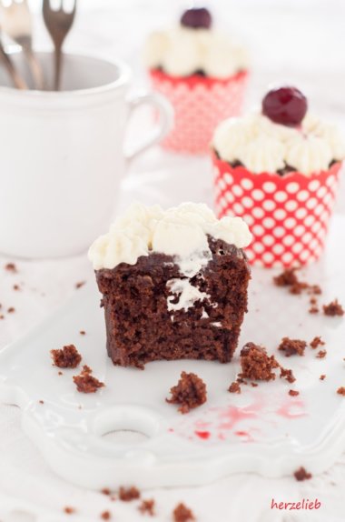 Schwarzwälder-Kirsch-Cupcakes Rezept - einfach und schnell