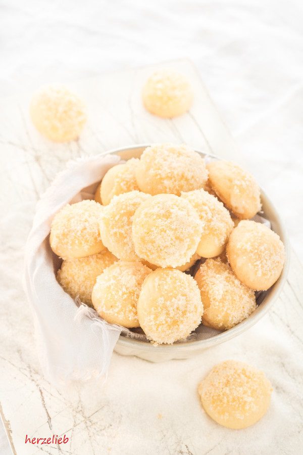 Orangen Kugeln Rezept // Kekse Rezept // Cookies Recipes //herzelieb - Diese kleinen Kekse sind schnell gebacken und noch schneller verputzt