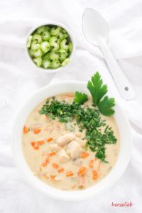 Creamy Chicken Soup Recipe // Cremige Hühnersuppe Rezept - an kalten Tagen wunderbar zum Aufwärmen
