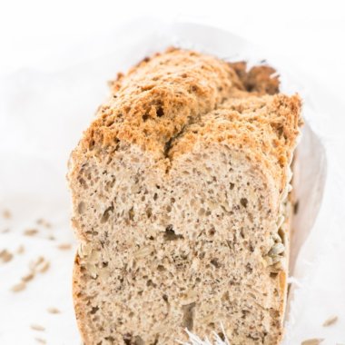 Superschnelles Rezept für ein Dinkelbrot mit Sonnenblumenkernen und Leinsamen - in 90 Minuten fertig!