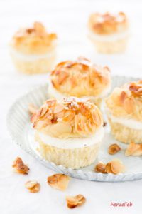 Bienenstich-Muffins mit zarter Honig-Mandelkruste