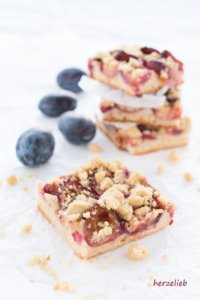 Der beste Zwetschgenkuchen der Welt - der Teig ist eine Alternative zum Zwillingsteig und wirklich schnell gemacht! Rezept von herzelieb