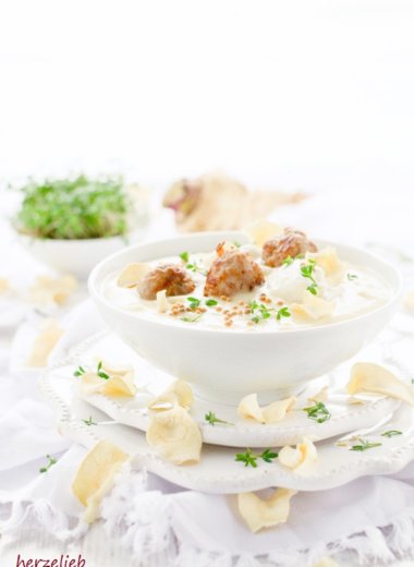 Rezept für Pastinaken Suppe - mit Senf und Fleischbällchen ein Genuss!