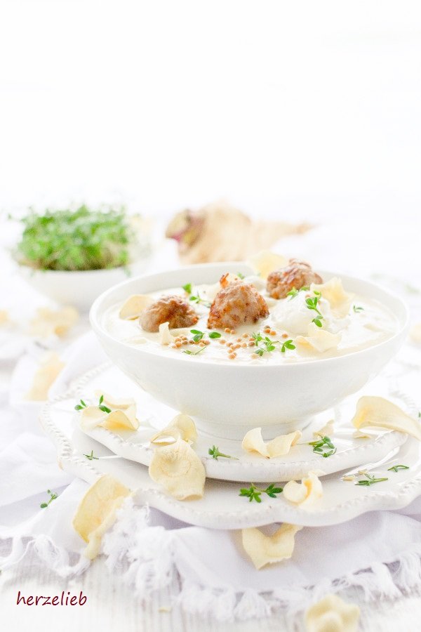 Rezept für Pastinaken Suppe - mit Senf und Fleischbällchen ein Genuss!