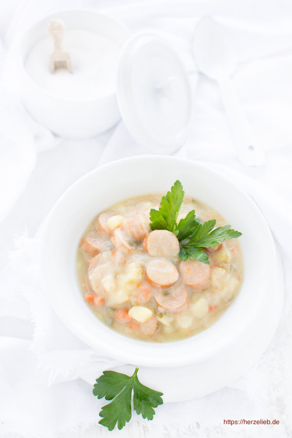 Ein Rezept für klassische Kartoffelsuppe von herzelieb