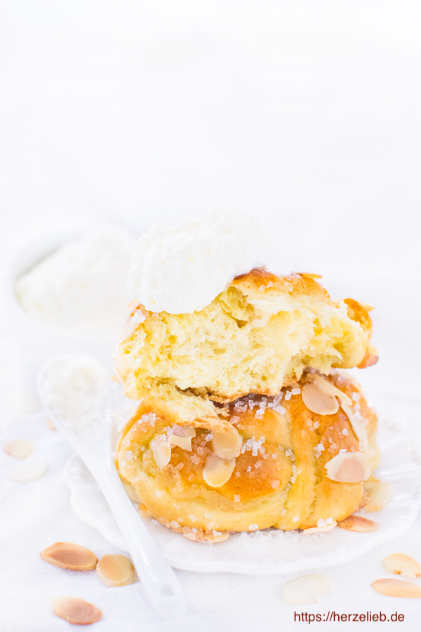 Marzipan Knoten Mit Safran Und Kardamom Lusseboller Med Marsipan Kuchen Herzelieb