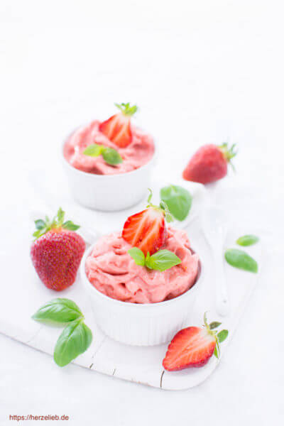 Rezept für ein tolles Eis - Erdbeer-Nicecream von herzelieb