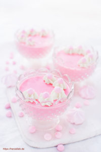 Errötenden Jungfrau - Buttermilch-Dessert aus Nordfriesland. Rezept von herzelieb
