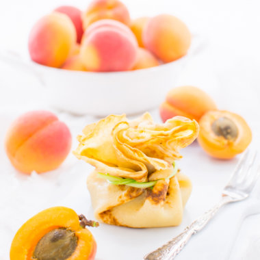 Aprikosen-Päckchen, Aprikosen mit Mandelcreme im Pfannkuchen