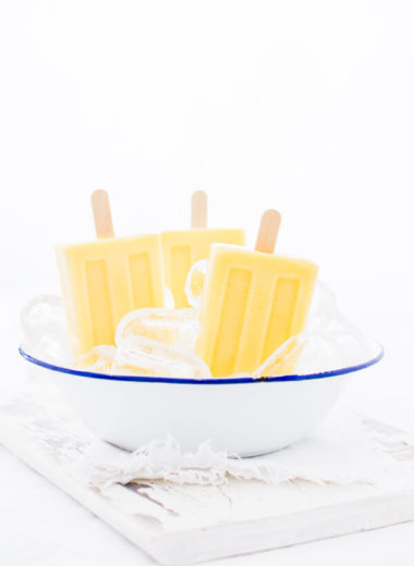 Mango Eis Rezept nach Art eines Mango Lassis - mit Joghurt und Kardamom