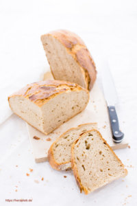 Rezept für ein schnelles Dinkel-Roggenbrot mit Hefe ohne Sauerteig von herzelieb