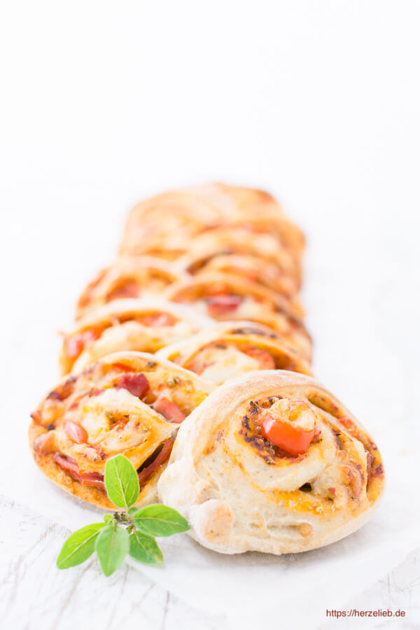 Pizzaschnecken Brot Rezept Fur Einen Snack Herzelieb