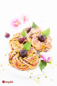 Kirsch-Kringel - Rezept für kleine Kirschkuchen