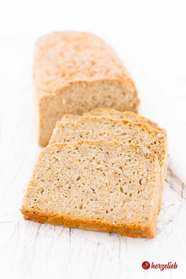 Roggenbrot mit Hefe aufgeschnitten.
