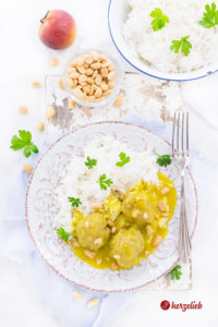 Boller i karry Rezept - mit Reis und Erdnüssen