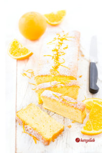 Buttermilchkuchen mit Orange aufgeschnitten