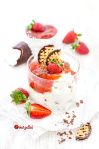 Schokuss Dessert mit Erdbeeren