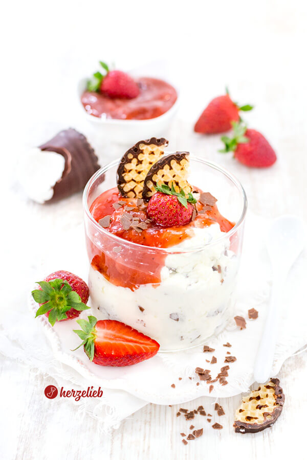 Schokuss Dessert mit Erdbeeren