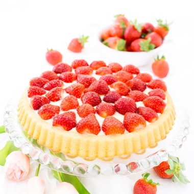 Obstboden mit Erdbeeren und Vanillepudding Rezept von herzelieb