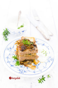 Nordische Lasagne ist Hackfleisch und Kohl in einer Auflaufform geschichtet und im Ofen gegart. Tolles Kohl-Lasagne Rezept - Hausmannkost von herzelieb