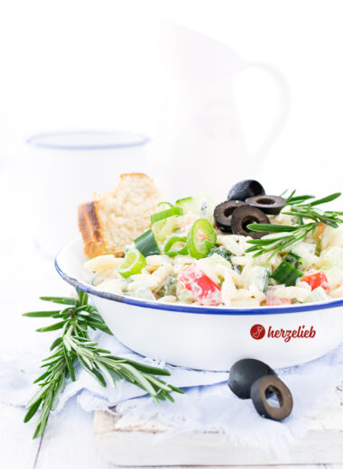 Rezept Griechischer Nudelsalat - mediterraner Nudelsalat von herzelieb