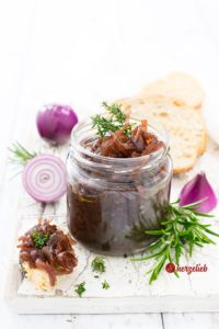 Zwiebelmarmelade oder Zwiebelkonfitüre Rezept von herzelieb