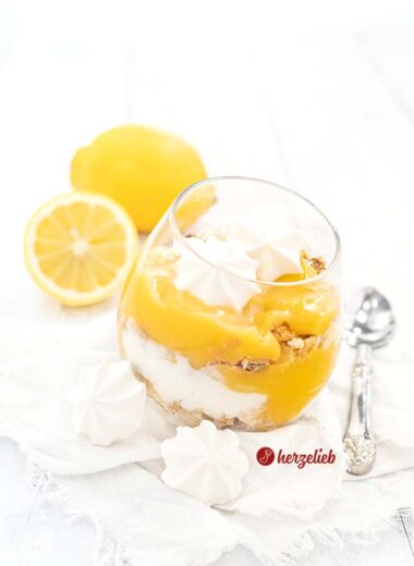 Zitronencreme Schicht-Dessert im Glas nach eiem Rezept von herelieb