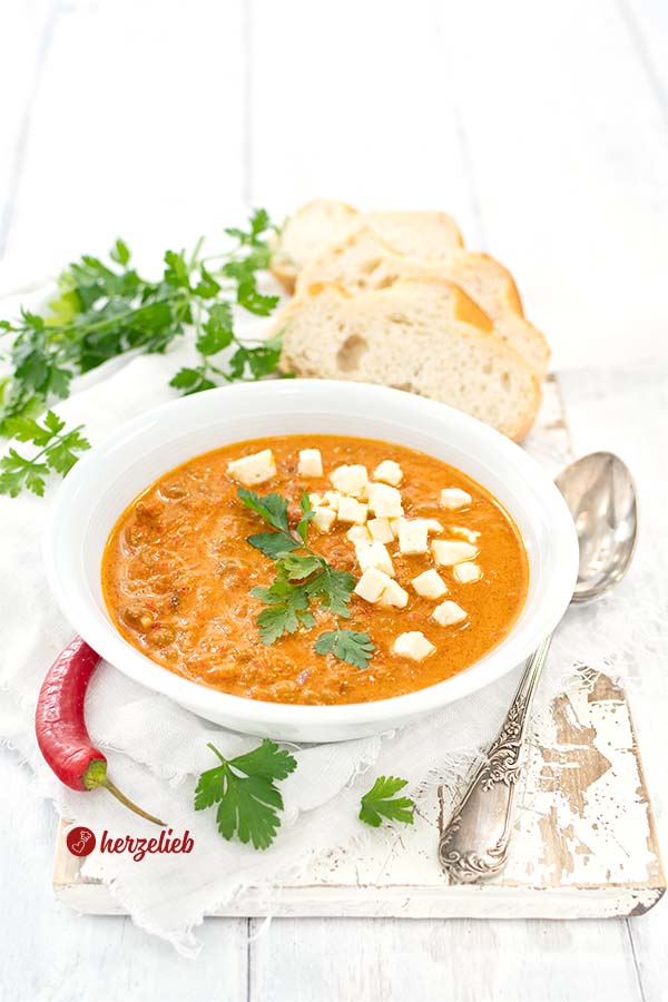 Pikante Ajvar Suppe mit Hackfleisch Rezept vom Foodblog herzelieb