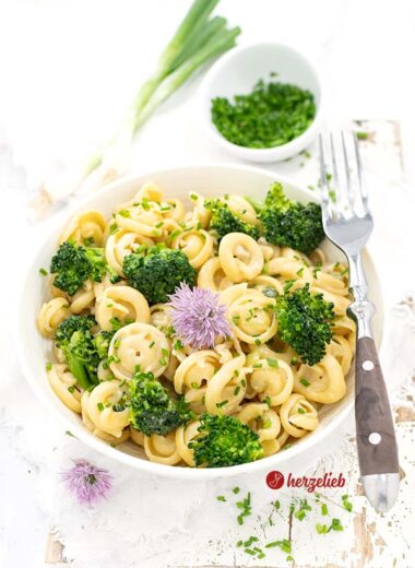 One Pot Nudeln mit Brokkoli Rezept vom Foodblog herzelieb