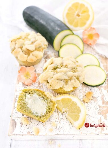 Rezept Zitronen Zucchini Muffins vom Foodblog herzelieb mit Cheesecake Füllung