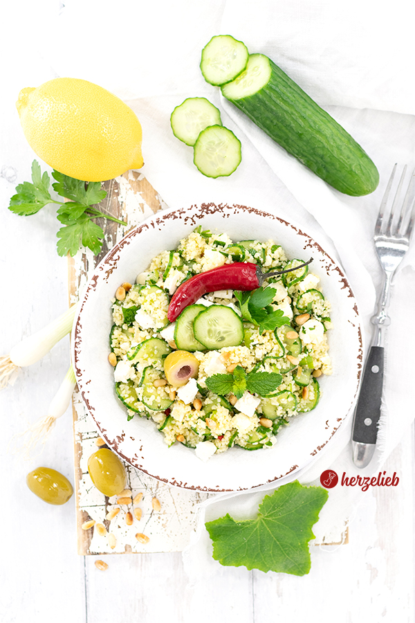 Einfaches Couscous Salat Rezept mit Feta und Gurken