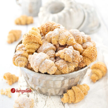 Mini Nusshörnchen Kekse Rezept vom Foodblog herzelieb