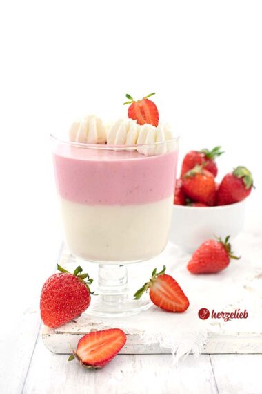 Quarkcreme mit Erdbeeren und Eierlikör - Dessert im Glas