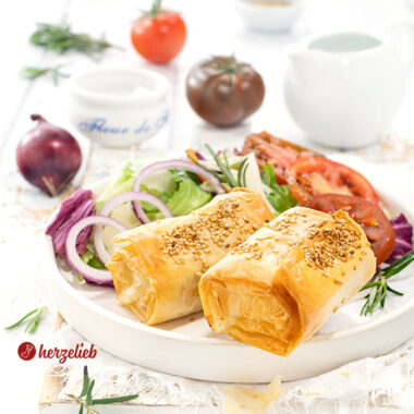 Superknusprige Filoteigpäckchen mit gebackenen Feta im Filoteig.