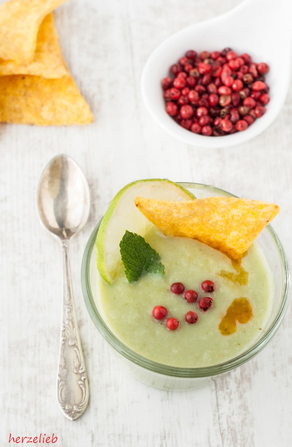 Avocado-Suppe Rezept - besonders kalt ein Genuss! - herzelieb