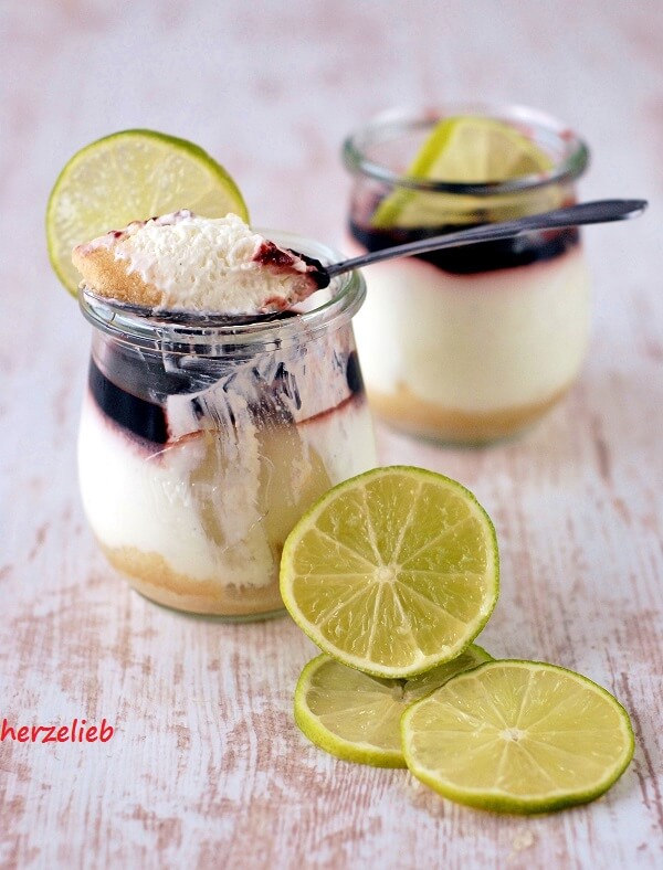 Dessert im Glas : Dickmellk, Limone, Holunder!