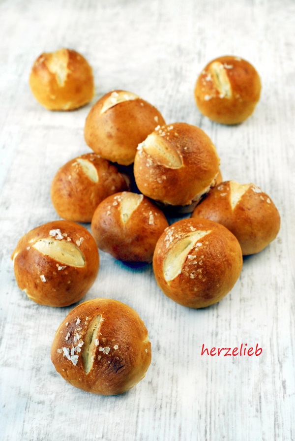 Rezept für Laugenbrötchen mit Schokofüllung - ein toller Snack