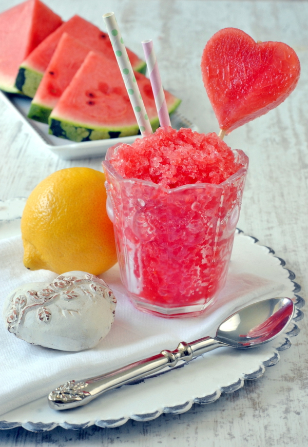 Wassermelonen-Granita Rezept - schmeckt auch ganz herrlich, wenn man sie mit Sekt auffüllt